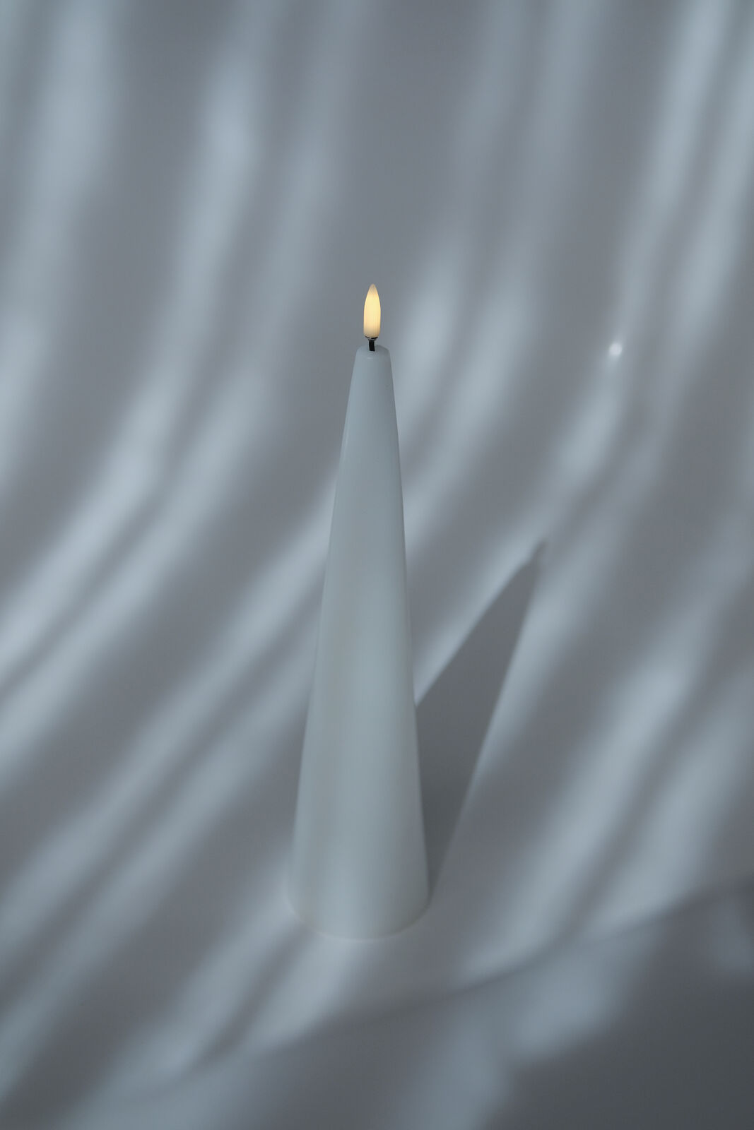 Uyuni LED Cone Candle 30cm nordic white